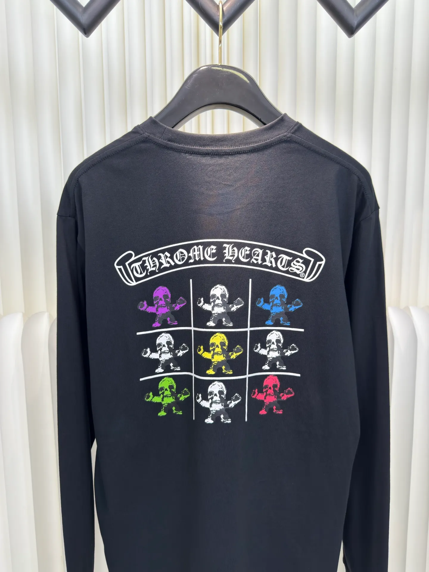 P290 Chrome Heart skull colorful printed long sleeves. The fabric is made of 26-woven 220g cotton. The printing is printed with thermosetting ink. Customized accessories. Size S M L
